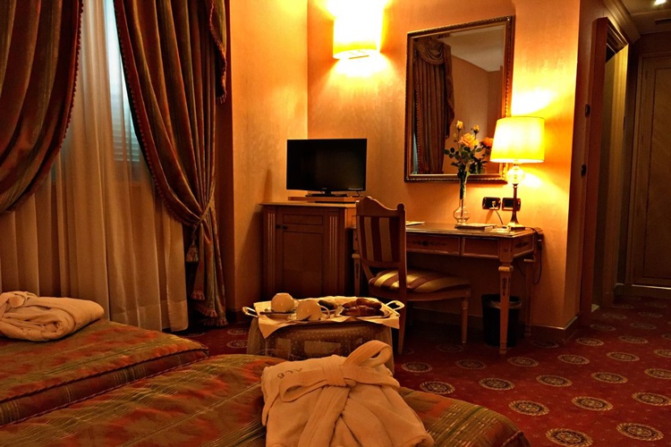Улучшенный номер две кровати Hotel Отель Andreola Central Милан Улучшенный номер две кровати Hotel Отель Andreola Central Милан