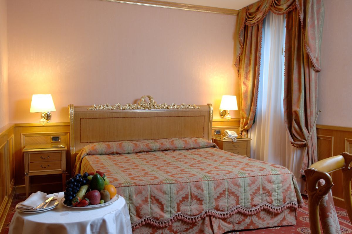 Двухместные номера улучшенные Hotel Отель Andreola Central Милан Двухместные номера улучшенные Hotel Отель Andreola Central Милан