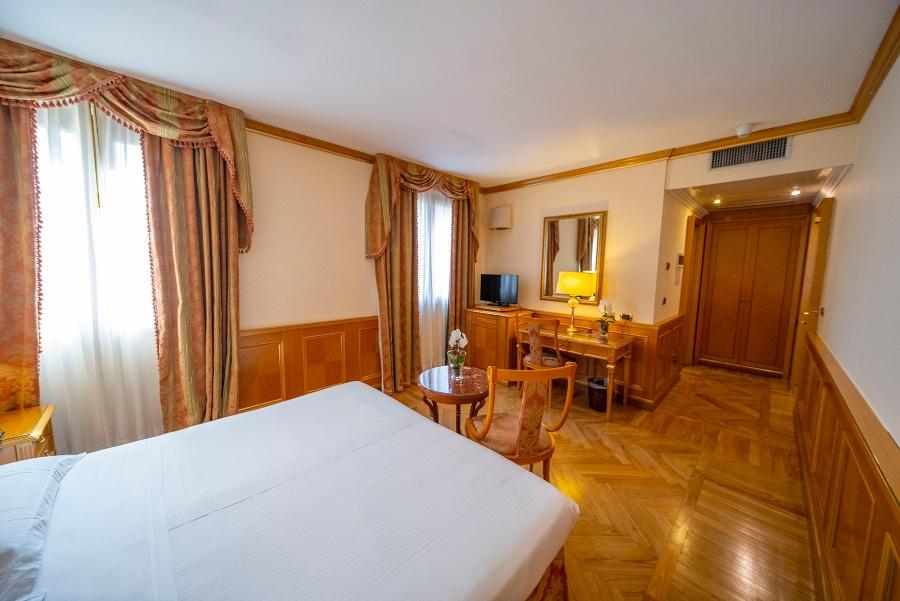 ДВУХМЕСТНЫЕ НОМЕРА УЛУЧШЕННЫЕ Hotel Отель Andreola Central Милан ДВУХМЕСТНЫЕ НОМЕРА УЛУЧШЕННЫЕ Hotel Отель Andreola Central Милан