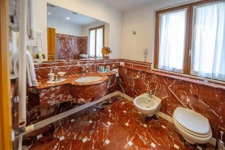 DOUBLE SUPERIOR ROOM FOR SINGLE USE Hotel Отель Andreola Central Милан DOUBLE SUPERIOR ROOM FOR SINGLE USE Hotel Отель Andreola Central Милан
