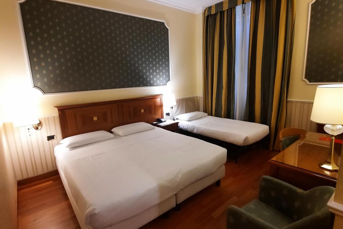 ТРЁХМЕСТНЫЙ НОМЕР Hotel Отель Andreola Central Милан ТРЁХМЕСТНЫЙ НОМЕР Hotel Отель Andreola Central Милан